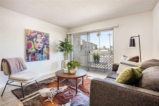 Primary Photo - 3565 Linden Ave