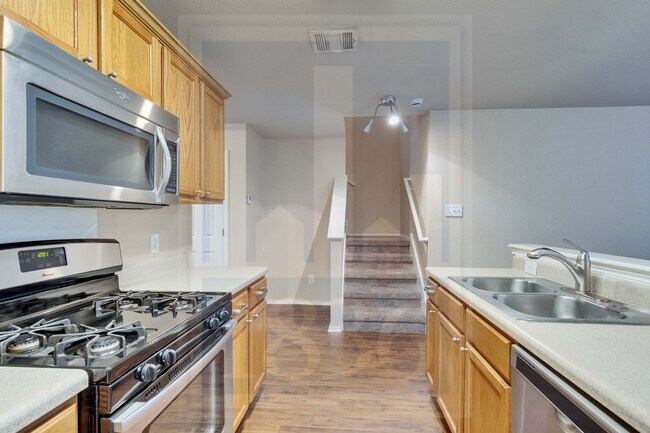 Building Photo - 2311 Bluffstone Dr