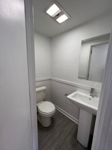 Building Photo - 36 Hill Rd