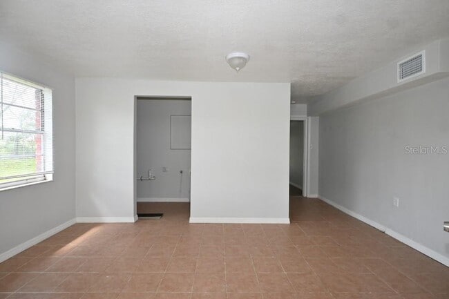 Building Photo - 11165 US-98