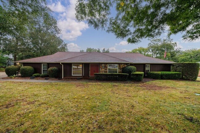 Building Photo - 585 W Crossville Rd