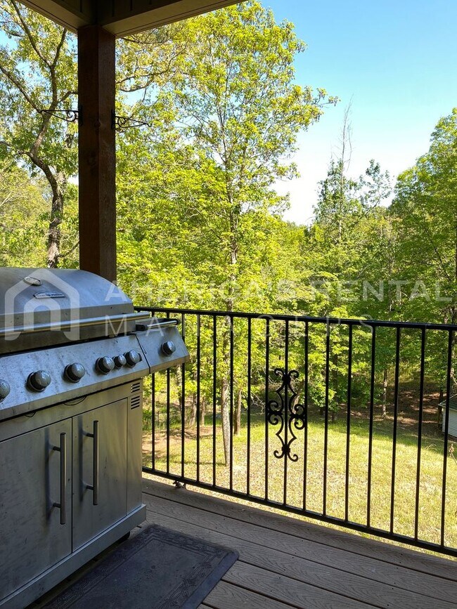 Building Photo - Private Estate Living on Over 3 Acres! Available to view NOW!