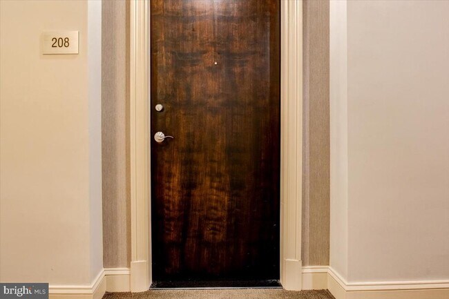 Primary Photo - 1023 N Royal St