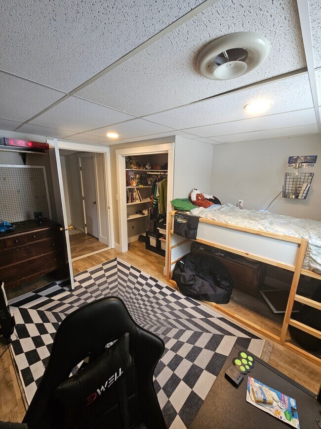 Building Photo - 12 Carolyn St