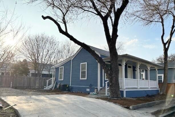 Exterior - 326 Refugio St