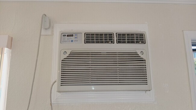 Building Photo - Welcome to SkyView Villa & Somerset Apartments!