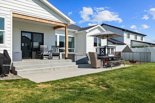 Building Photo - Beautiful Heights Home!