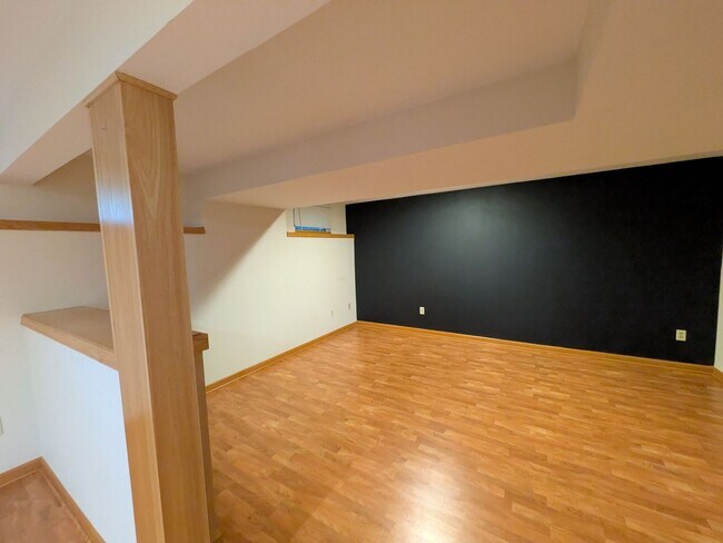 Building Photo - 3 bed / 3 bath House in Deforest!