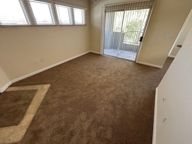 Building Photo - 2 BEDROOM / 2 FULL BATHROOMS LOCATES ON JO...