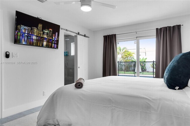 Building Photo - 617 NW 30th Ct