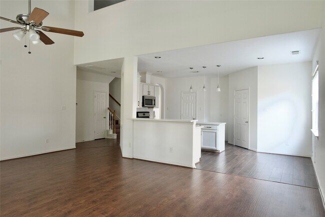 Building Photo - 2023 Creek Run Dr
