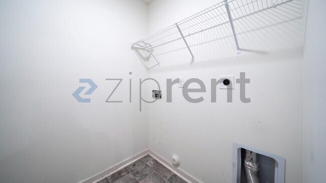 Building Photo - Unit