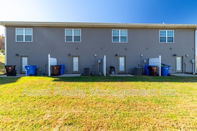 Building Photo - 932 Warrior Hill Dr