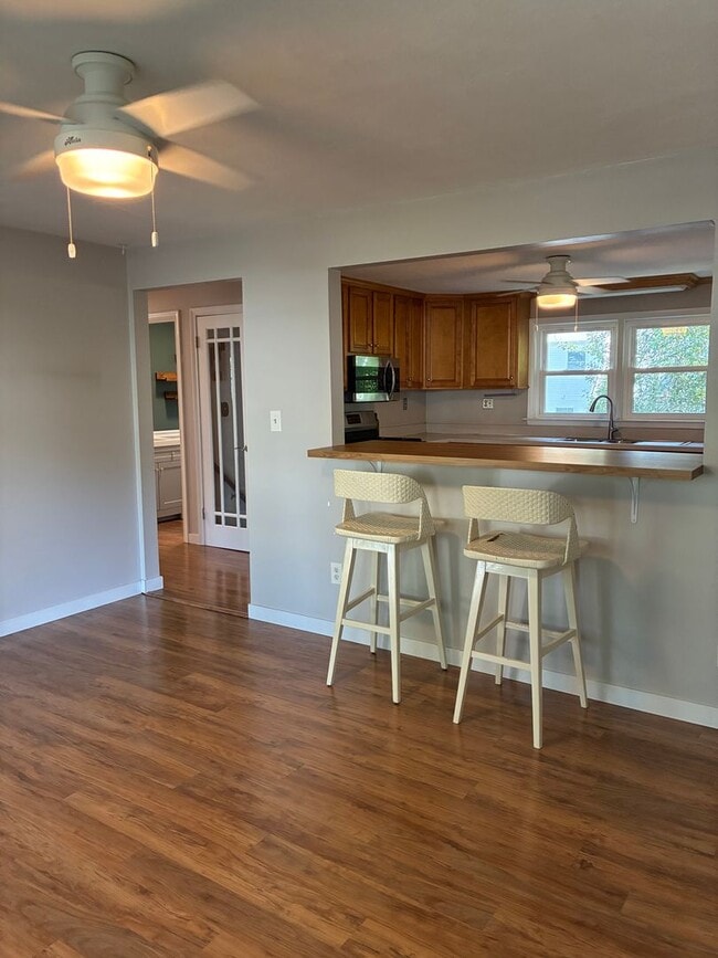 Building Photo - Charming ranch in beach community