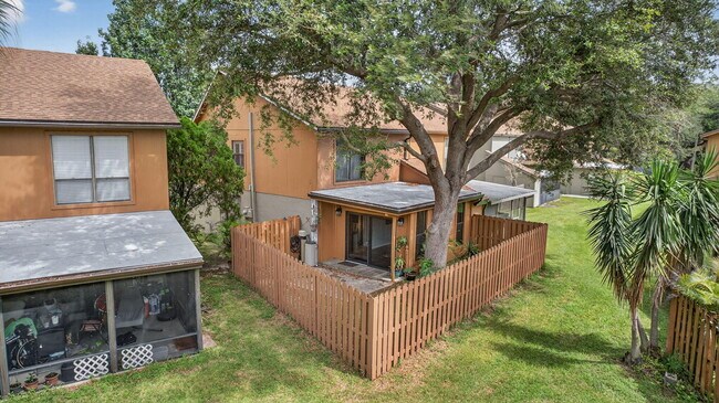 Building Photo - 323 Sandtree Dr