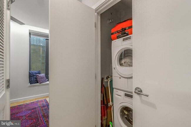 Building Photo - 1306 Hope St