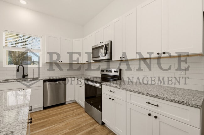 Building Photo - 737 Elmwood St