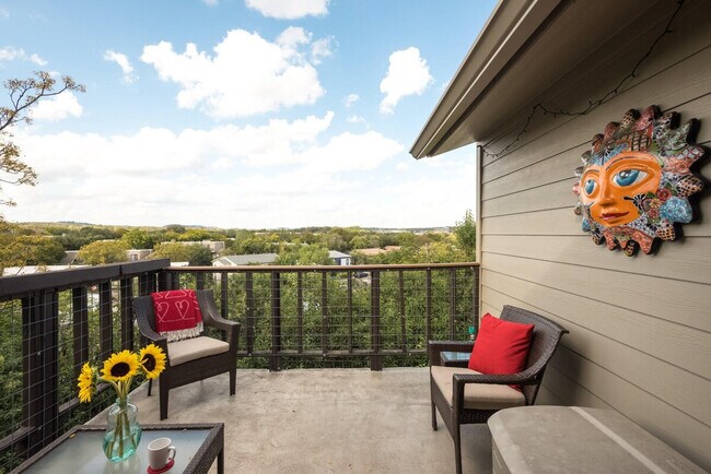 Building Photo - 2205 Spring Creek Dr