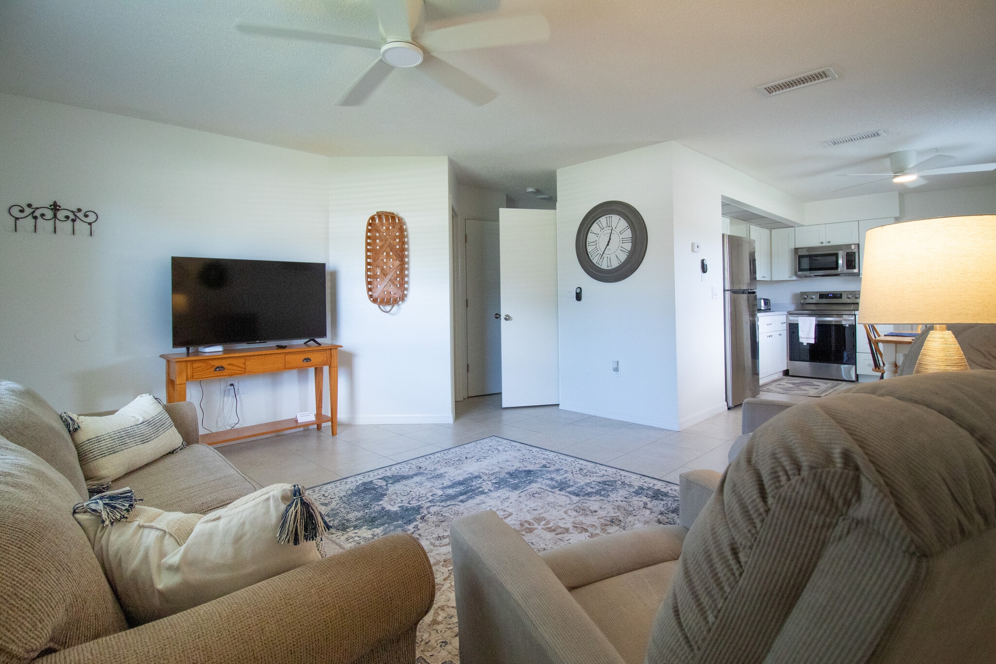 Building Photo - 4611 S School Ave