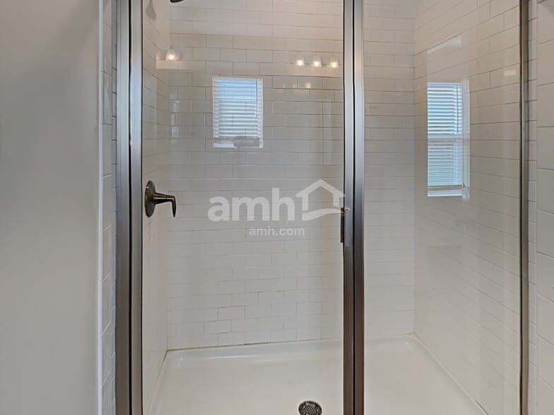 Building Photo - 3337 Okelly Dr