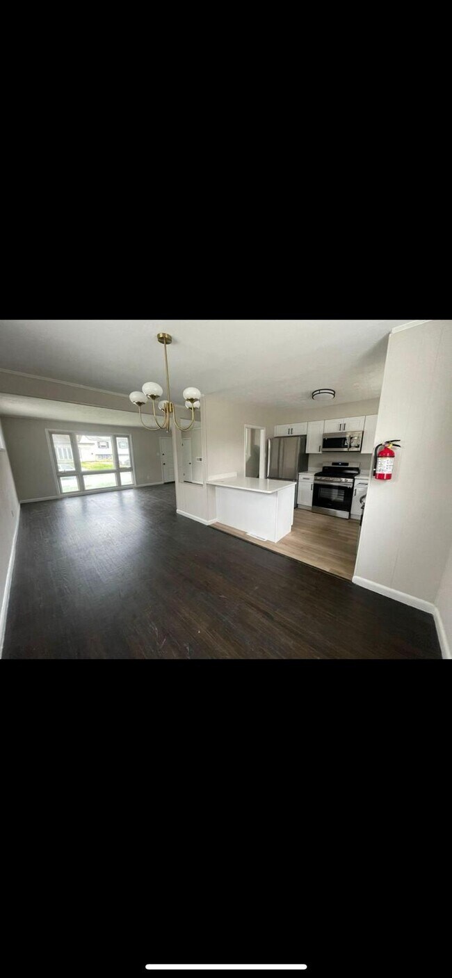 Building Photo - 206 Ava Ave