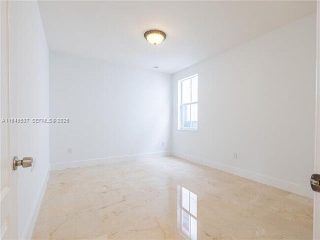 Building Photo - 7010 NW 106th Ave