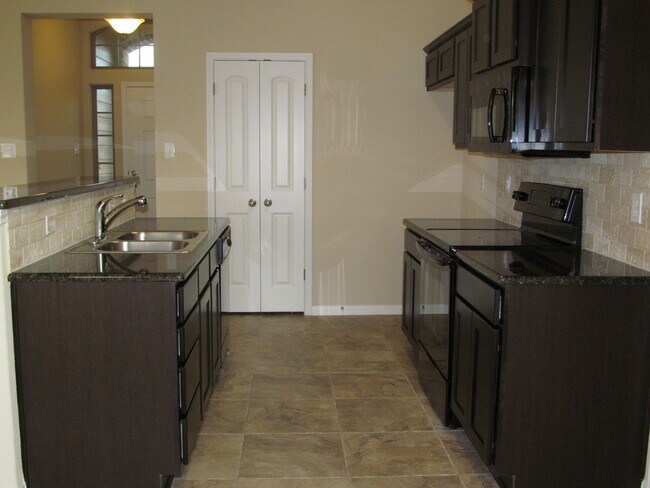 Building Photo - 4 BEDROOM, BISD