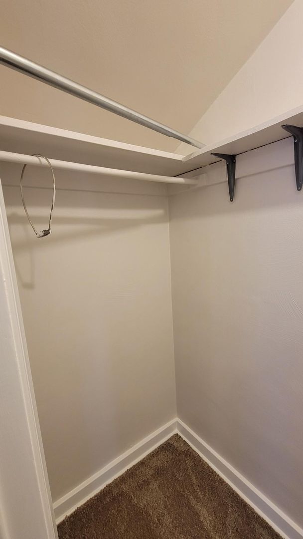 Building Photo - Spacious Three Bedroom Home