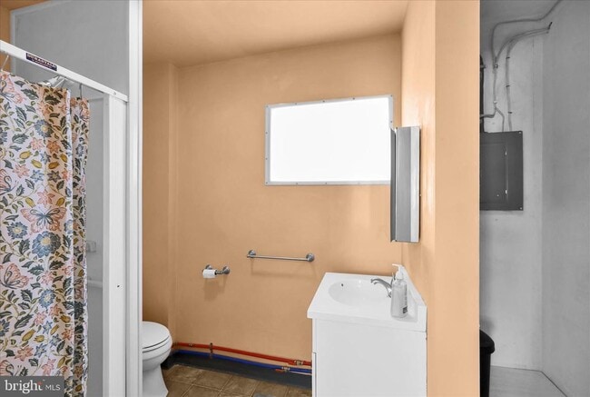 Building Photo - 392 5 Locks Rd