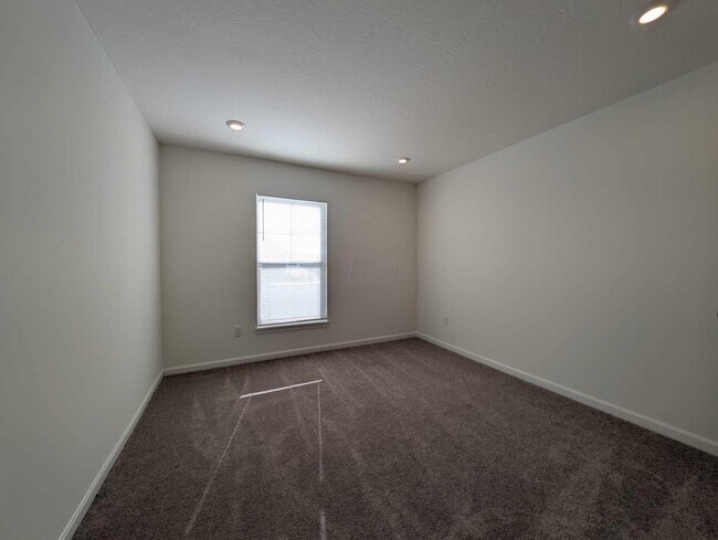 Building Photo - 8210 Daylily Dr