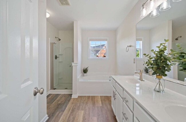 Building Photo - Spacious 5-Bedroom Living with Scenic View