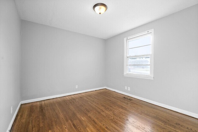 Building Photo - 113 Tandy Dr