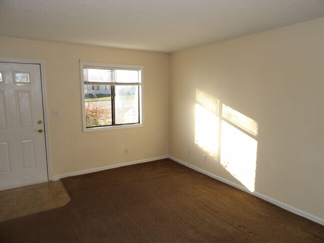 Building Photo - 65 Ashwood Ct