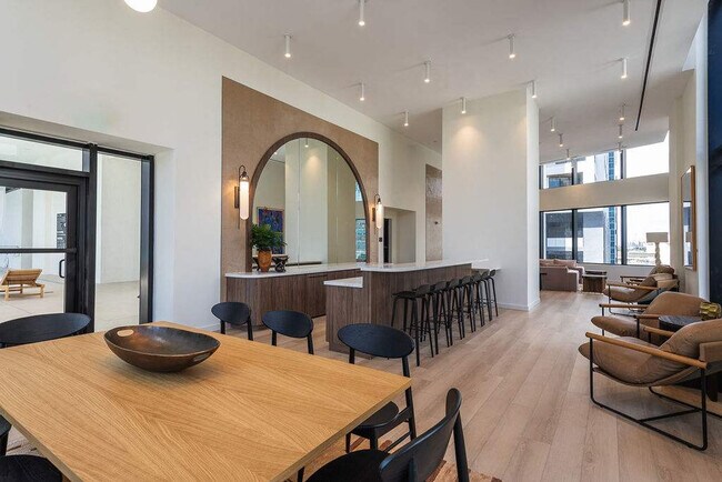 Building Photo - 225 N Miami Ave