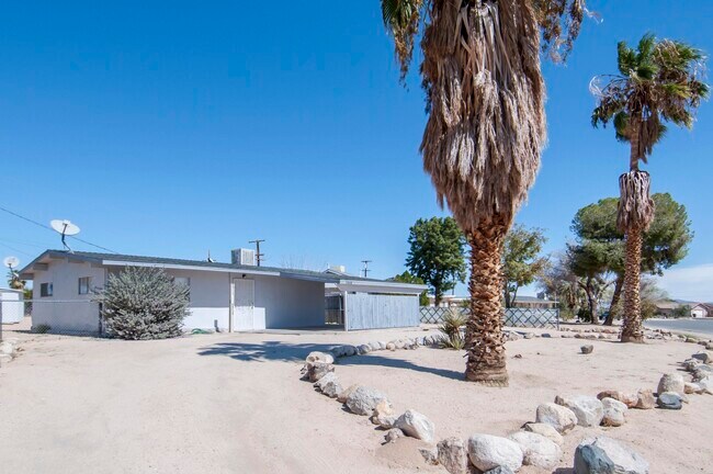 Building Photo - 72458 Sunnyslope Dr