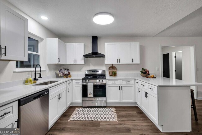 Building Photo - 6881 Hickory Hollow Dr
