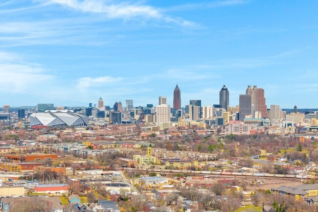 Building Photo - Charming 2BR Duplex in Atlanta
