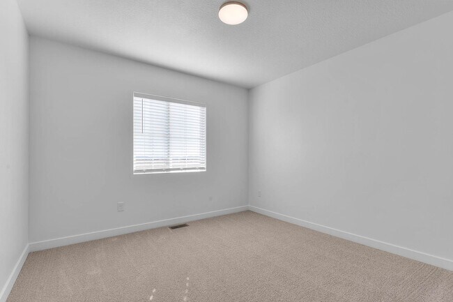 Building Photo - 1614 E 6820 N