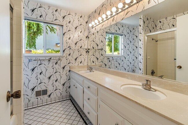 Building Photo - Spacious Saratoga Home with Great Outdoor ...
