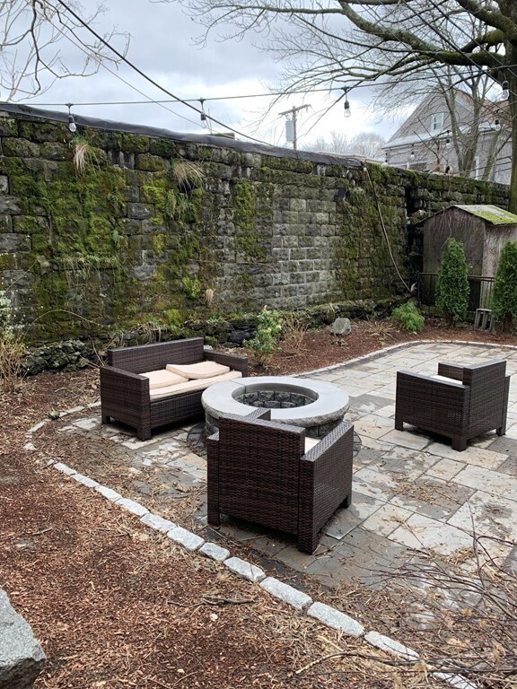 Building Photo - 404 Centre St