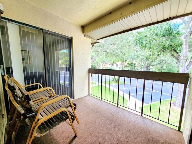 Building Photo - 20 Woodlake Pl