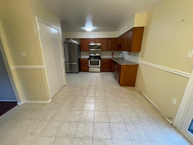 Building Photo - 15039 Cherrywood Dr