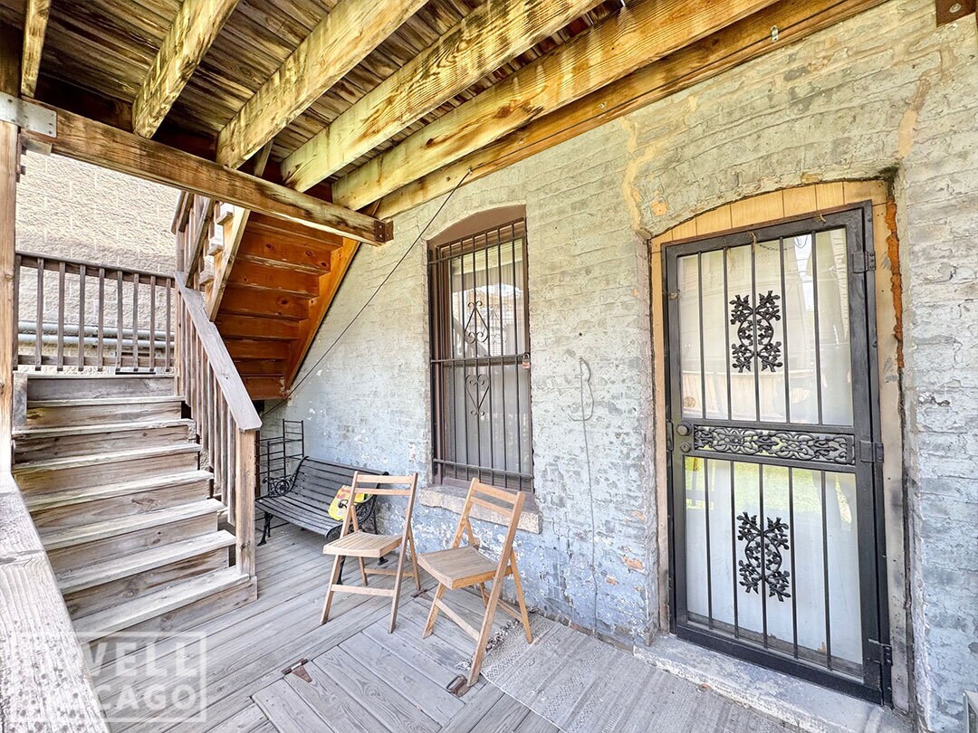 Building Photo - 518 N Hermitage Ave
