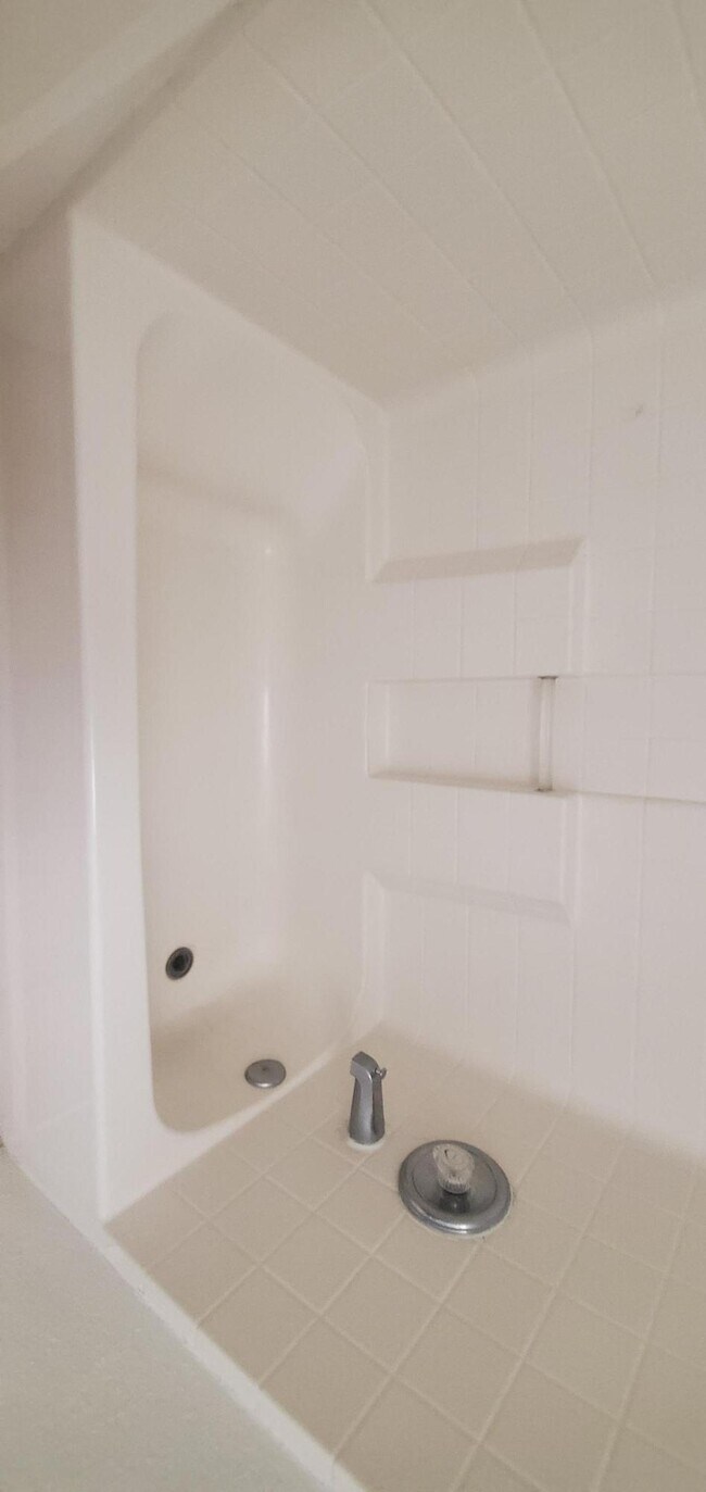 Building Photo - 3400 Tierra Cromo Rd