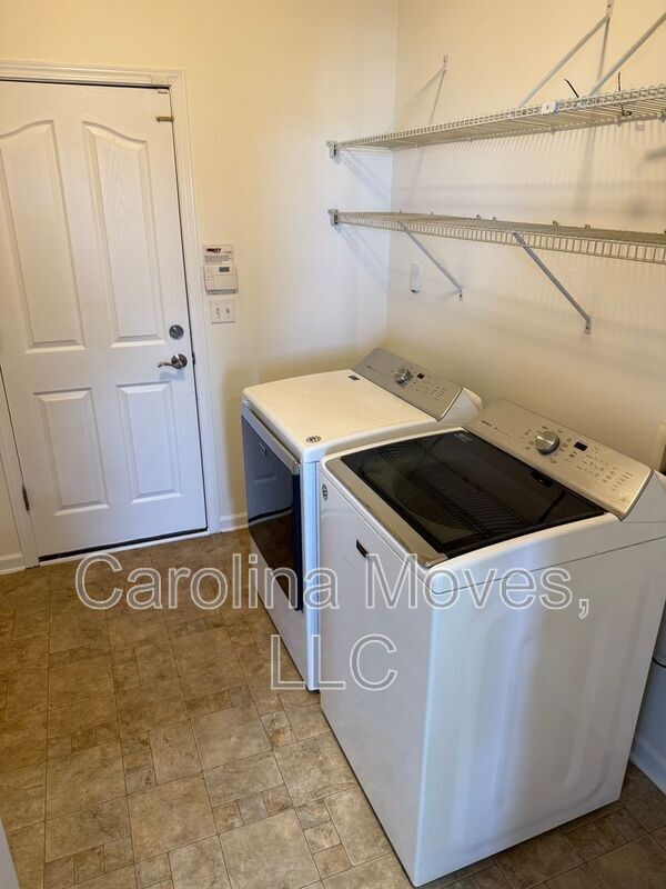 Building Photo - 223 Collingwood Ln