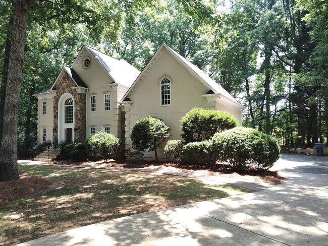 Building Photo - Stunning home located in the Popular Piper Glenn Community!