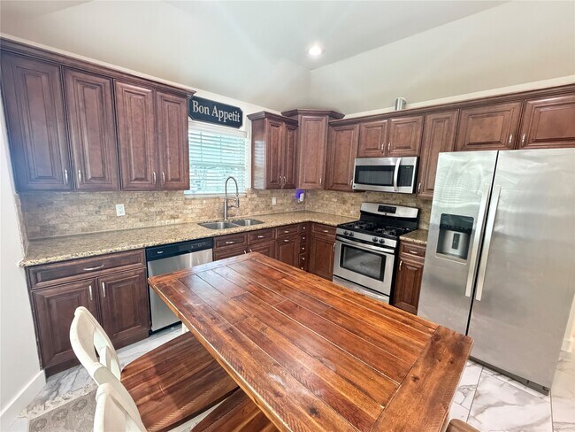 Building Photo - 1427 Kappa St