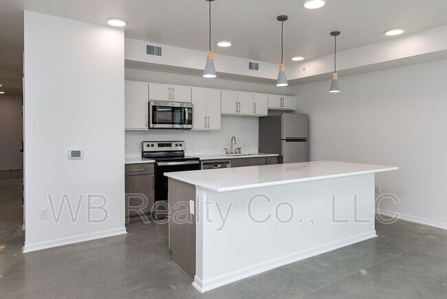 Building Photo - 315 5th St