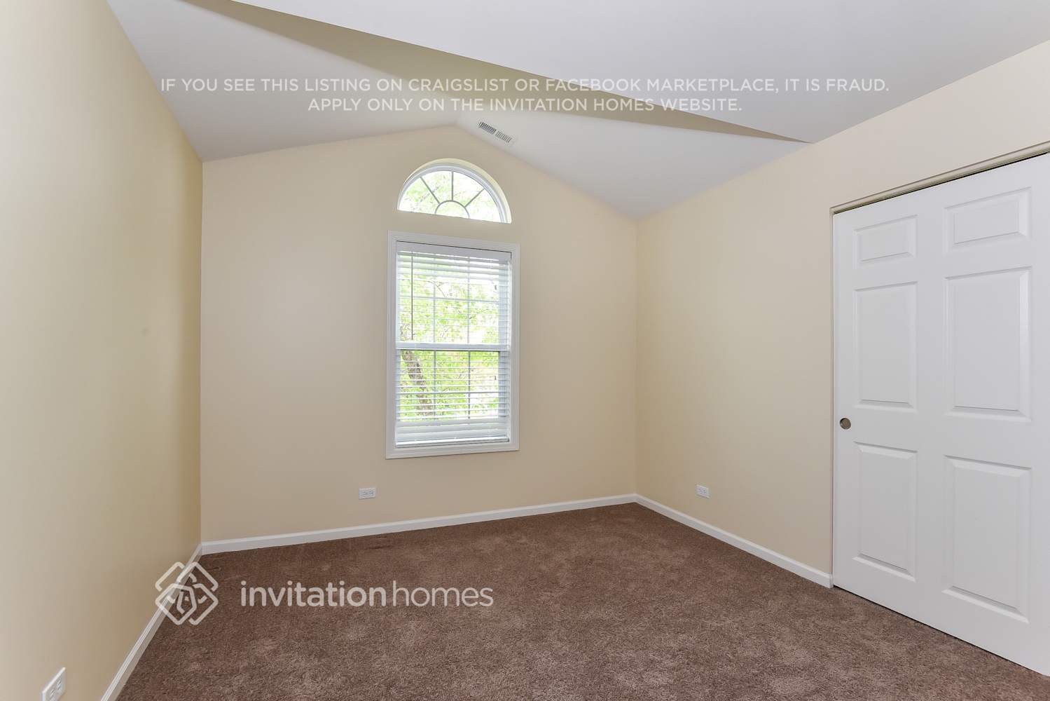 Building Photo - 2499 Deerfield Dr
