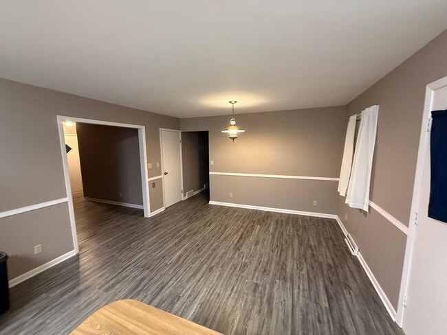 Building Photo - Single family home for rent close to hospital and I-29